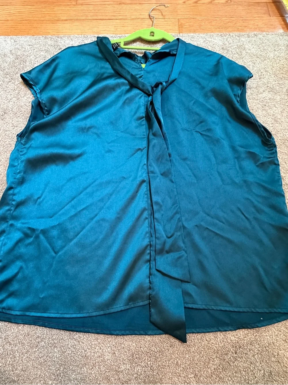 New XL 12 SHEIN satin Cap Sleeve blouse mock neck tie neck teal turquoise